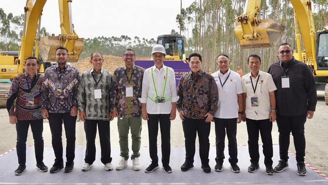 Presiden Jokowi mengucapkan terima kasih kepada FIFA atas penghargaan dana sebesar Rp85,6 miliar yang digunakan untuk pembangunan pusat latihan di IKN.