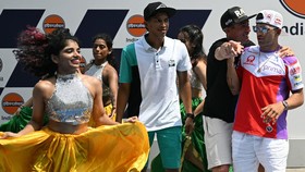 FOTO: Joget dan Kriket di Tengah Masalah MotoGP India