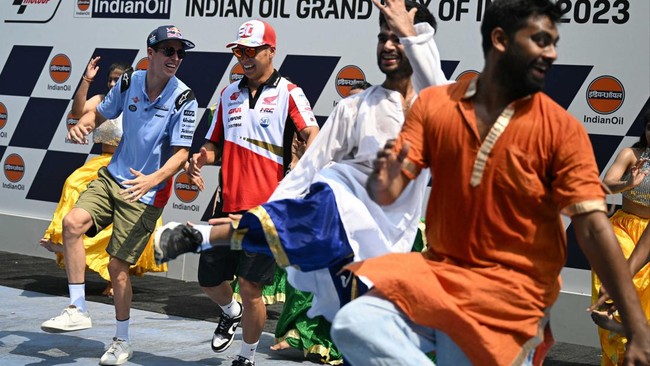 Balapan MotoGP India di hari pertama diwarnai protes sejumlah marshal karena mereka menjalani tugas yang berat tanpa pasokan konsumsi yang memadai.