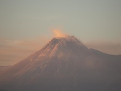 Aktivitas Gunung Merapi Pagi-Siang Ini: 4 Kali Guguran Lava