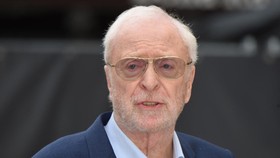 Michael Caine Resmi Pensiun Jadi Aktor di Usia 90 Tahun