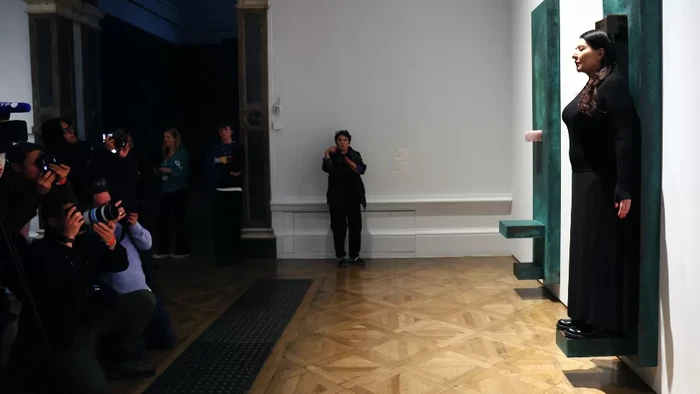 Pameran Marina Abramović yang kontroversial