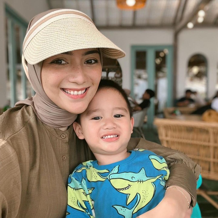 <p>Bunda, kita doakan agar Athar tumbuh menjadi anak yang saleh dan menjadi kebanggaan bagi kedua orang tuanya, ya. Semoga Athar juga selalu diberikan kebahagiaan serta kesehatan dalam hidupnya. (Foto: Instagram: @citraciki)</p>