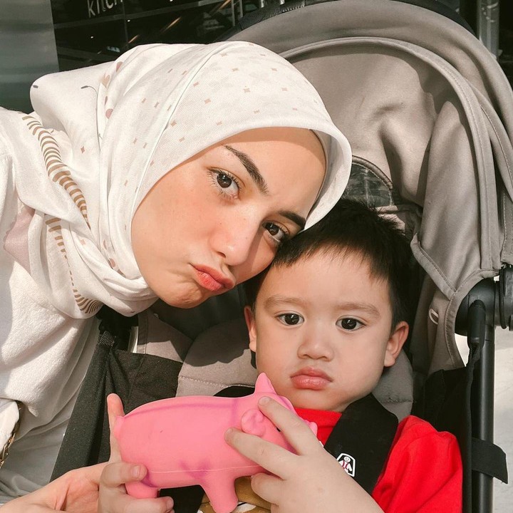 <p>Beberapa netizen menyebut Athar sangat cocok untuk menjadi seorang model, Bunda. Bahkan sudah ada yang ingin <em>meng-endorse</em> dirinya, lho. (Foto: Instagram: @citraciki)</p>