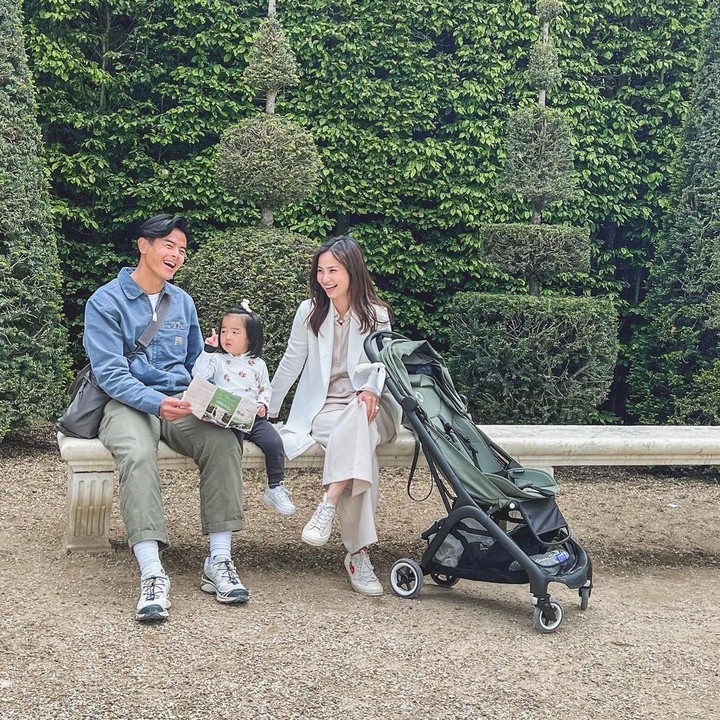 <p>Dion Wiyoko menikah dengan Fiona Anthony pada tahun 2017. Empat tahun membina rumah tangga, keduanya pun dikaruniai seorang anak perempuan yang cantik dan menggemaskan. (Foto: Instagram: @fionaanthony)</p>