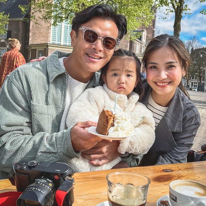 <p>Tak sedikit netizen yang menyebut bahwa kedekatan Dion dengan anak dan istrinya sangat menggemaskan. Banyak yang mendoakan agar mereka selalu mendapat kebahagiaan. (Foto: Instagram: @fionaanthony)</p>