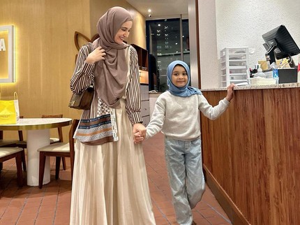 7 Potret Hawwa Anak Kedua Shireen Sungkar yang Kini Makin Tinggi di Usia 7 Tahun
