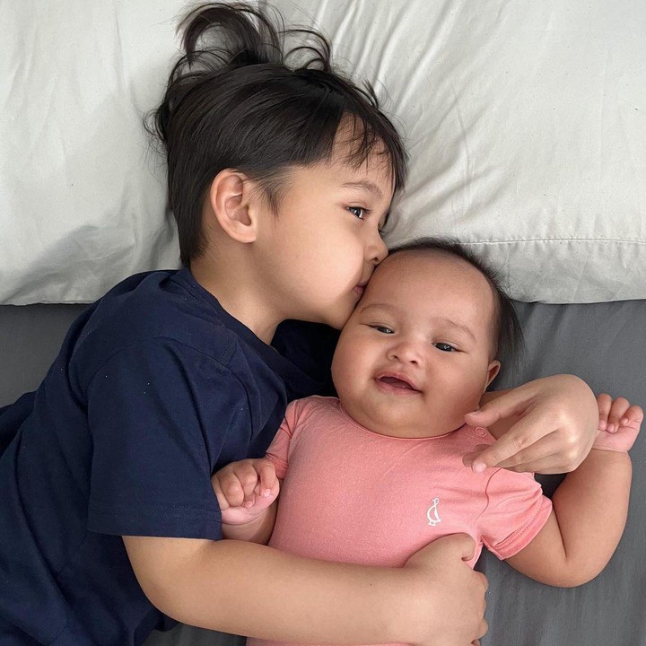 <p>"Kembaaaaar banget ya Allah <em>gemeshh</em>," ungkap seorang netizen. "<em>Sweet</em> terus ya Abang Ar dan Adik Shanin," tutur netizen lainnya dengan akun <em>@gentle****</em>. (Foto: Instagram: @tasyakamila)</p>