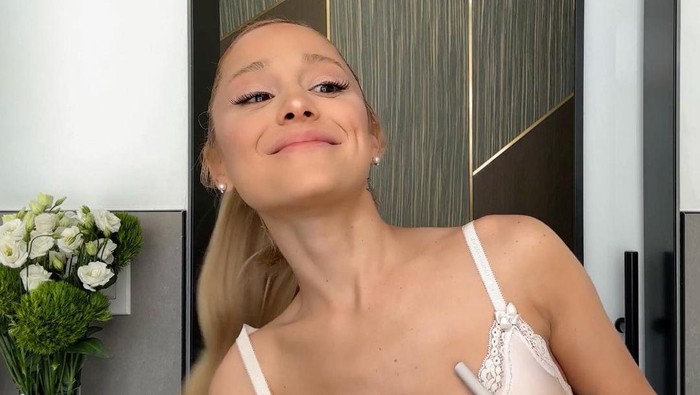 Ariana Grande Ogah Lakukan 2 Prosedur Kecantikan Ini Lagi, Alasannya Bikin Emosional