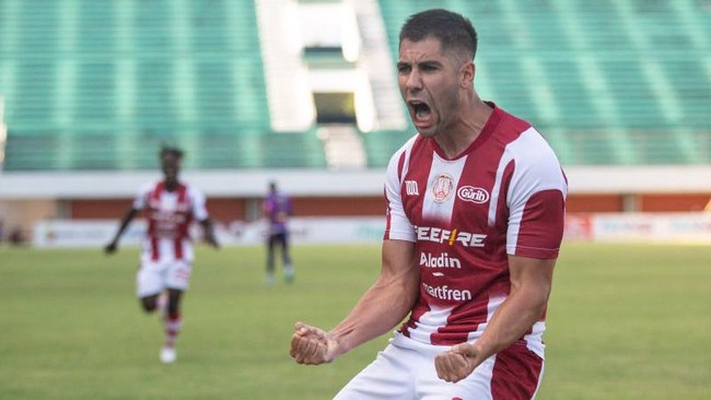 Klasemen Liga 1 2023/2024 mengalami perubahan di pekan ke-13 setelah PSIS Semarang dan Persis Solo sukses mengalahkan tim papan atas.
