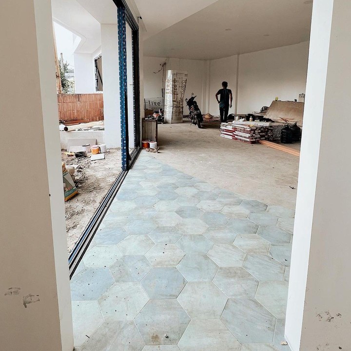 <p>Pasangan Ringgo Agus dan Sabai Dieter cukup rajin membagikan konten terkait progres renovasi rumah mereka, Bunda. Melalui media sosial Instagram, keduanya menunjukkan potret rumah yang hampir selesai. (Foto: Instagram @sabaidieter)<br /><br /><br /></p>