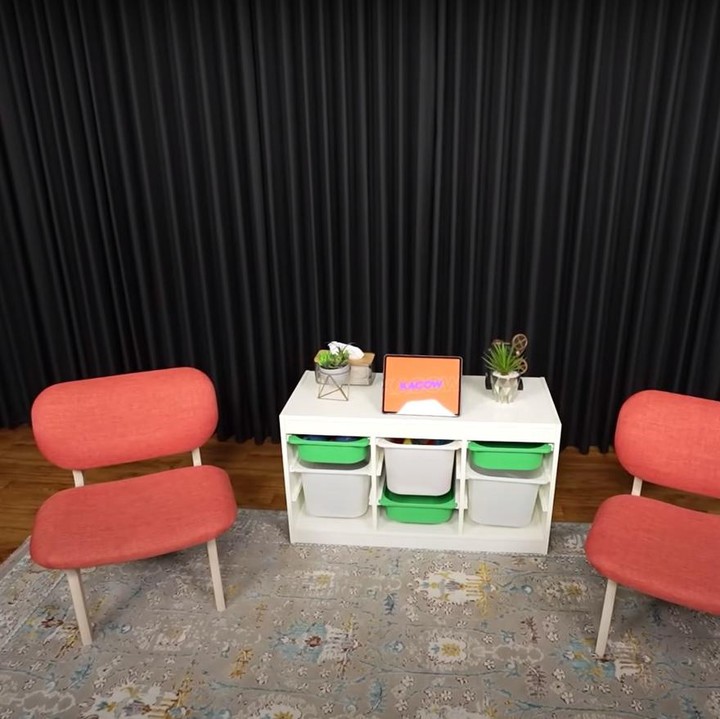 <p>Wendi Cagur berhasil menarik perhatian publik karena rumah keduanya, nih. Di dalamnya terdapat ruang yang dibuat sangat mirip dengan studio televisi, lho. (Foto: YouTube TAULANY TV)<br /><br /><br /></p>