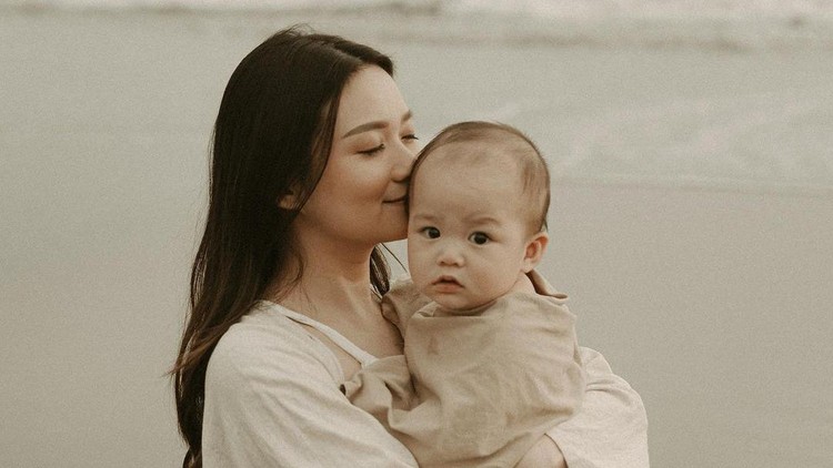 Stella Cornelia Curhat Usai Jadi Bunda