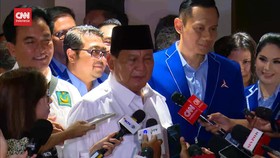 VIDEO: SBY Nyanyi Lagu Kamu Tak Sendirian, Prabowo: Saya Tersanjung