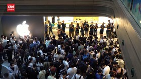VIDEO: iPhone 15 Ludes di China, Pembeli Kecewa Fitur Baru