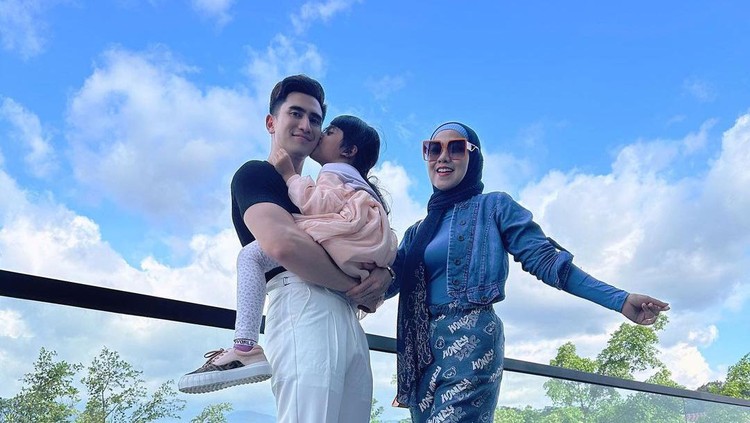 Kekecewaan Verrel Bramasta Lihat Sang Adik, Vania Dilempar Batu Sampai Mata Bengkak