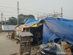 Diberi Batas hingga Hari Ini, Warga Kampung Bayam Belum Bongkar Tenda