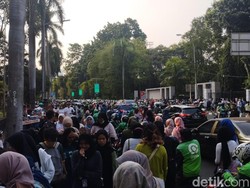 Kawasan GBK Macet Jelang Konser SMTOWN, Polisi Kanalisasi 3 Titik