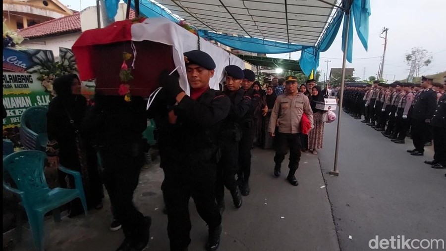 Pemakaman Pemakaman ajudan Kapolda Kaltara Brigpol Setyo Herlambang.