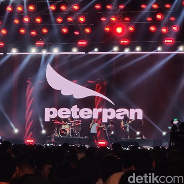 Lirik Lagu Jauh Mimpiku - Peterpan