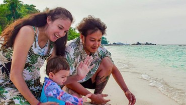 img-title Ditaksir Fantastis, Berapa Biaya Sekolah Alam Djiwa Anak Nadine Chandrawinata?