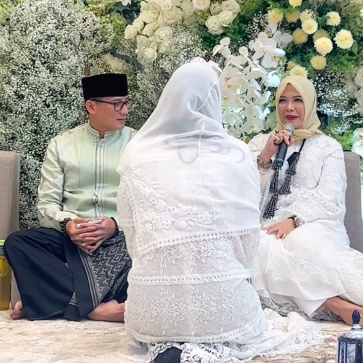 <p>Menteri Pariwisata dan Ekonomi Kreatif (Menparekraf), Sandiaga Uno, tengah berbahagia, Bunda. Anak pertamanya, Aneesha Atheera Uno, akan segera menikah dengan teman sekolahnya setelah menjalin hubungan selama 9 tahun. (Foto: Instagram: @nurasiauno)</p>