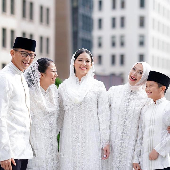 <p>"<em>MasyaAllah</em>, Amin. Semoga berjalan lancar (prosesi pernikahannya)," ungkap seorang netizen. "Amin, semoga dilancarkan ya Pak acara pernikahan Atheera," tutur netizen yang lainnya. (Foto: Instagram: @sandiuno)</p>