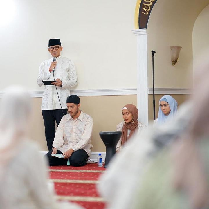 <p>Banyak netizen yang tak sabar menanti kabar pernikahan Atheera nih, Bunda. Tak sedikit yang mendoakan kelancaran prosei pernikahan Atheera. (Foto: Instagram: @sandiuno)</p>