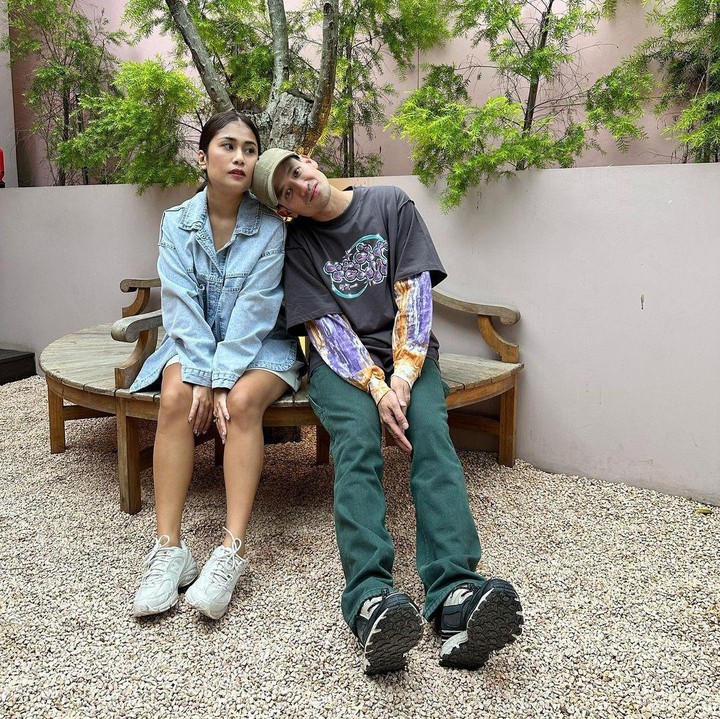 <p>Tarra juga kerap terlihat mengabadikan momen bersama sang istri. Meski sudah 6 tahun menikah, keduanya selalu tampil romantis dan kompak. (Foto: Instagram: @tarrabudiman)</p>