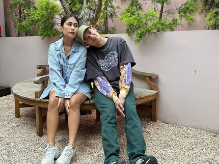 Lama Tak Terlihat, Intip 7 Potret Tarra Budiman dan Istri dengan Penampilan Baru