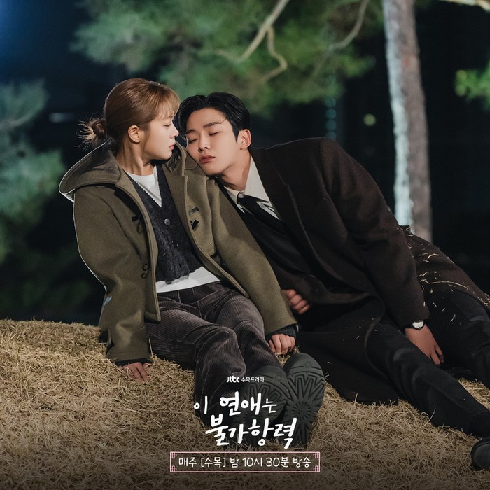 Sosok Hang Jo yang sukses dimainkan oleh Jo Bo Ah ini sering menggunakan vest dari bahan rajut. Outfit paling kece yaitu memadukan vest dengan model crop top. Keren bukan, Beauties?/ Foto: instagram.com/jtbcdrama