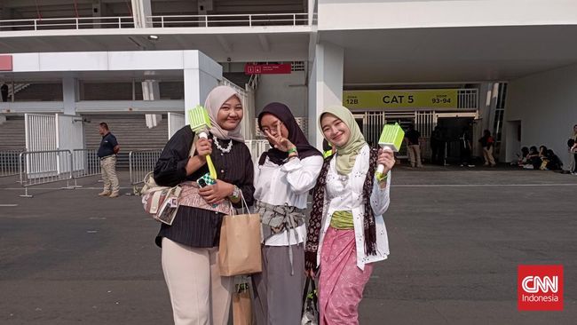 GBK ‘Berbatik’, Puluhan Ribu Fan Sambut SMTOWN Live Jakarta