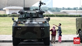 FOTO: Peringati HUT ke-78 TNI, Ratusan Alutsista Dipamerkan di Monas