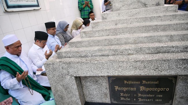 Menurut Anies sudah tepat makam Pangeran Diponegoro tetap berada di Makassar, tidak dipindahkan ke tempat lain.