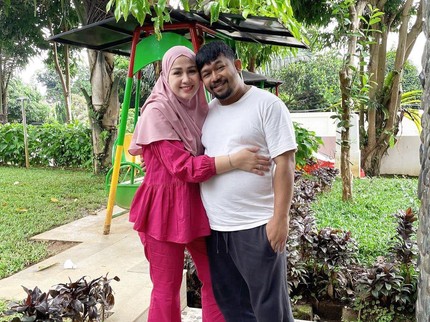 7 Potret Bedu dan Istri yang Jarang Tersorot, Cantik Dipuji Mirip Ibunda Raffi Ahmad