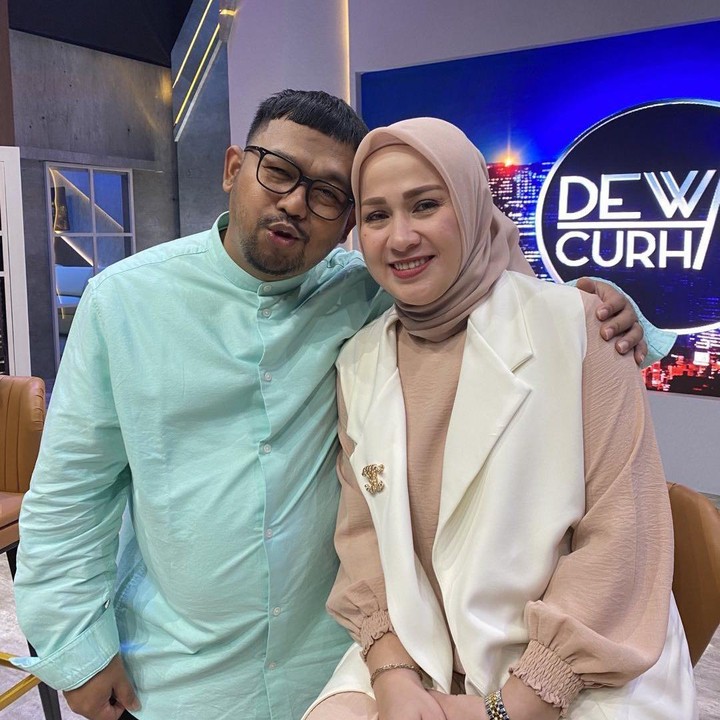 <p>Banyak netizen menganggap Bedu dan Anggie adalah pasangan yang serasi, Bunda. Meski kehidupan pribadi keduanya jarang tersorot, Anggie tak menutup diri dan sudah beberapa kali bicara terbuka soal kehidupan rumah tangganya dengan Bedu di acara TV. (Foto: Instagram @beddu17)</p>