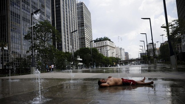 FOTO: 'Neraka Bocor' Juga Panggang Brasil