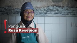 Kerja di Kafe Viral, Oma Wasinah Banting Tulang Demi Kebutuhan Ekonomi