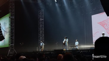 Penampilan Serba Baru Kunto Aji di Pestapora 2023