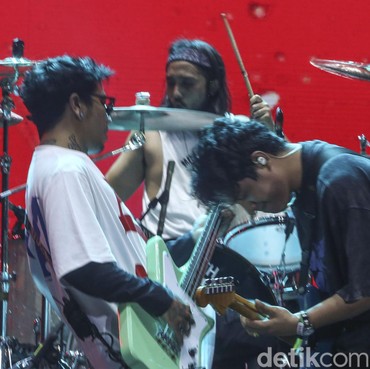 Lirik Lagu Hancur Lebih Dulu - Last Child