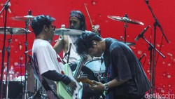 Lirik Lagu Hancur Lebih Dulu - Last Child