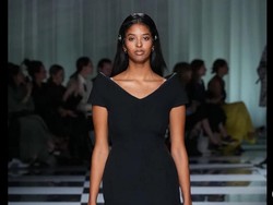 Putri Mendiang Kobe Bryant Debut di Runway, Jadi Model untuk Versace