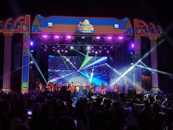 Syahdu, Naff-Om Sera Ajak Warga Gresik Nostalgia di Pesta Rakyat BRI