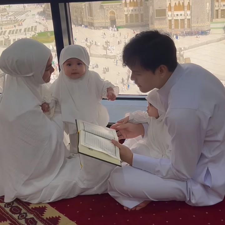 <p>"<em>MasyaAllah</em> sehat selalu keluarga <em>online</em> tersayang," ujar seorang netizen. "<em>MasyaAllah</em> lancar ya Teteh sayang dan Kang Dito. Semoga kita bisa segera dipanggil juga ya Amin ya Allah," doa netizen lainnya. (Foto: Instagram: @anisarahma_12)</p>