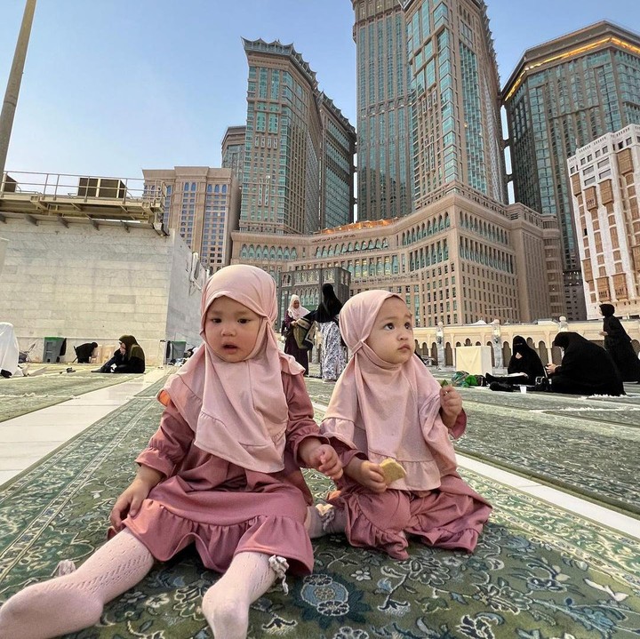 <p>Hal ini diperlihatkan langsung oleh Anisa pada laman Instagram-nya. Ia menyebut ini merupakan penerbangan pertama Si Kembar dan ia telah mempersiapkan segala keseruan serta kehebohan yang akan terjadi. (Foto: Instagram: @anisarahma_12)</p>