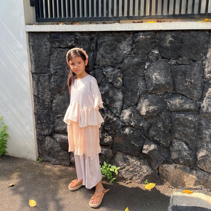 <p>Eno Gitara Ryanto atau yang akrab disapa Eno 'Netral' menikah dengan Nadila Ernesta pada tahun 2013, Bunda. Setelah menikah, keduanya pun dikaruniai dua orang anak. (Foto: Instagram: @nadila_ernesta)</p>