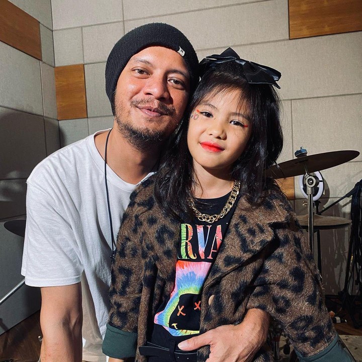 <p>Bocah yang akrab disapa Uma ini lahir pada 16 Mei 2015, Bunda. Di tahun 2023 ini, Uma pun semakin besar dan genap berusia 8 tahun. (Foto: Instagram: @eno_ntrl)</p>