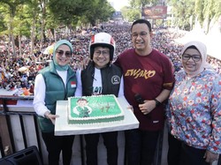 Momen Ultah Cak Imin Dirayakan di Tengah Warga Makassar yang Menyemut