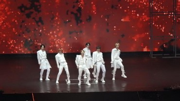 Spesial Banget, WayV Bawakan Lagu Indonesia di Konser SMTOWN Jakarta 2023