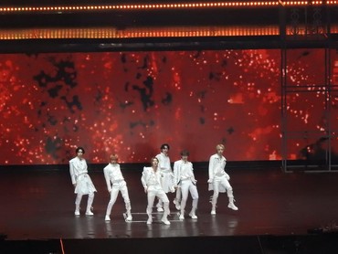 img-title Spesial Banget, WayV Bawakan Lagu Indonesia di Konser SMTOWN Jakarta 2023